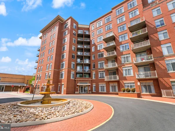 4490 Market Commons Dr Unit 105, Fairfax, VA 22033