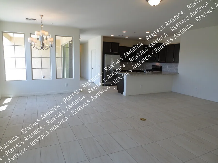 Beautiful 3 Bedrm 2.5 Bath w 3 Car Garage in N/E Buckeye! — Photo 3