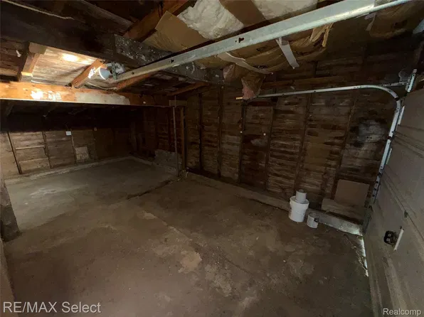 7409 Alexander St, Mount Morris, MI 48458