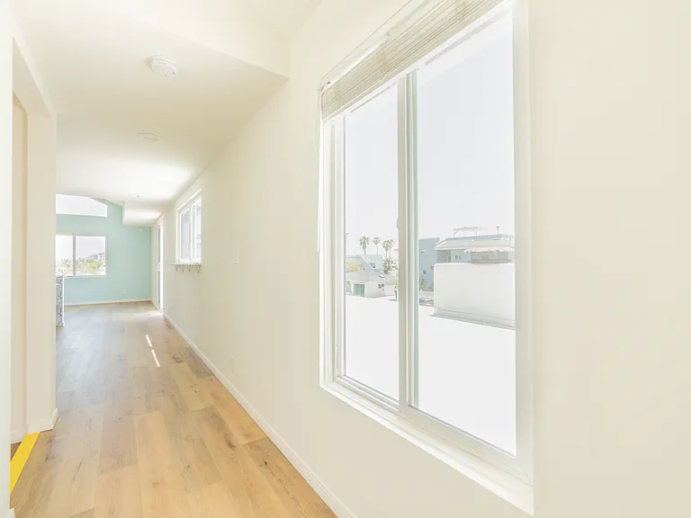 4887 Mission Blvd — Photo 3