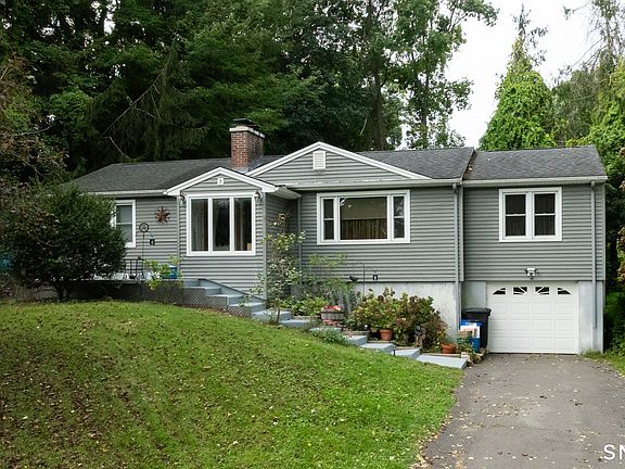 2nd image of 7 Split Rock Drive