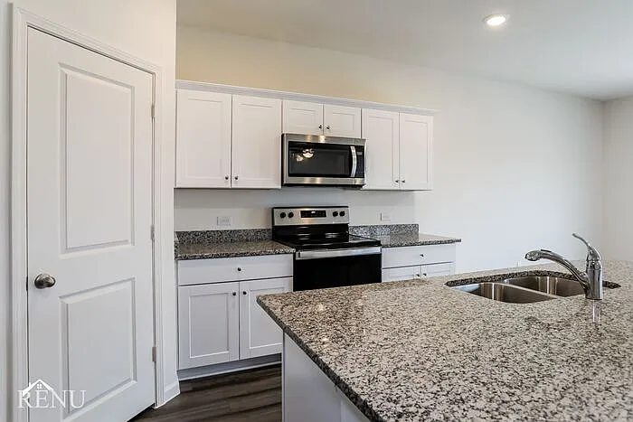 1605 Braeburn Ln — Photo 3