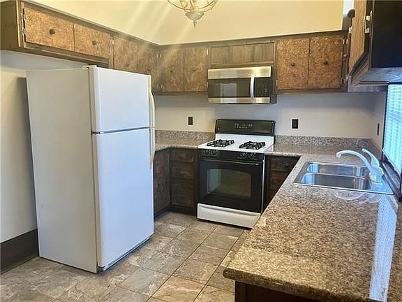 3rd image of 1570 Magazine St Unit D