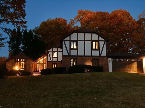 2nd image of 2025 Belmont Dr