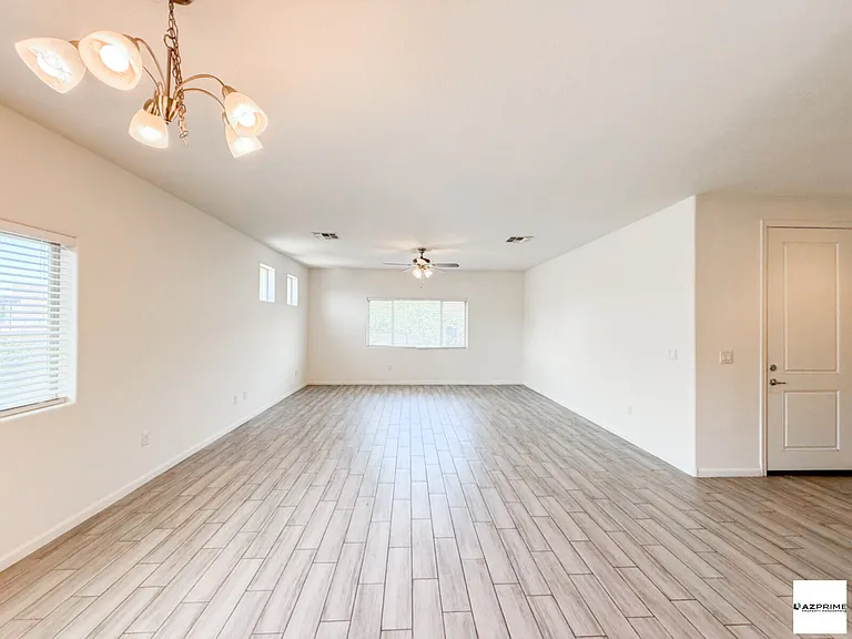 1741 W Pollack St — Photo 6