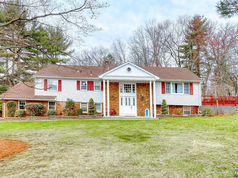 1st image of 4 Lynn Ct