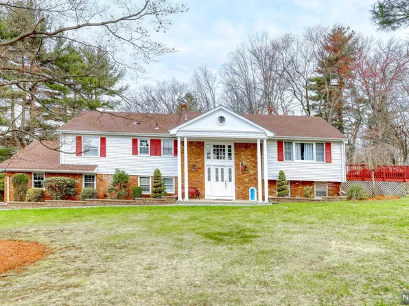 4 Lynn Ct, Woodcliff Lake, NJ 07677