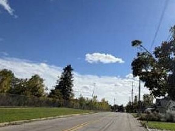Exterior Neighborhood (street photo)