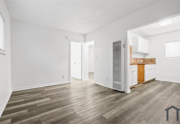 4th image of 1150 W 88th St #3