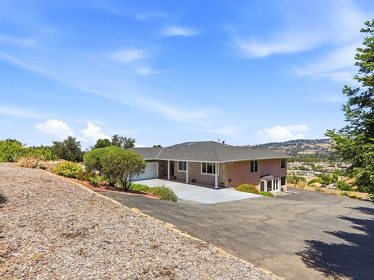 19563 Almaden Rd — Photo 14