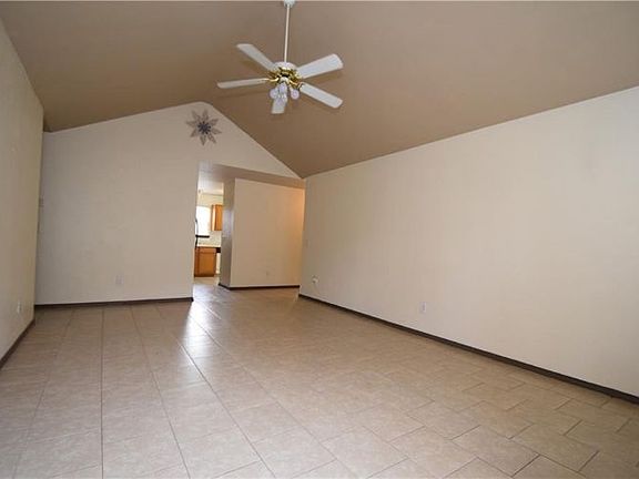 5th image of 807 SE East Ct