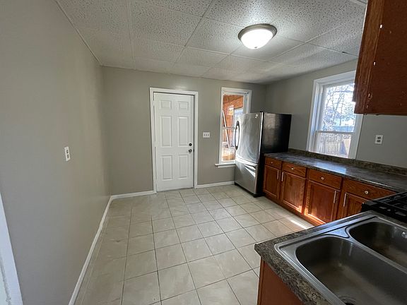 2nd image of 521 9th St #St1
