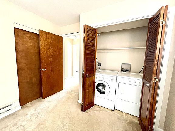 3rd image of 834 Castro St APT 4