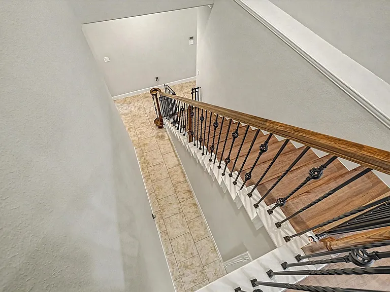 102 N Victoriana Cir — Photo 26