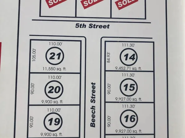 18 N Beech St, Arthur, IL 61911