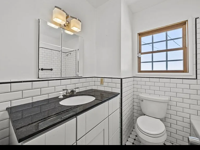 7418 Farmdale Ave — Photo 5