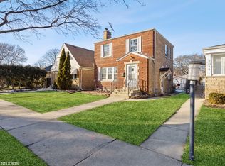 2013 Dobson St, Evanston, IL 60202