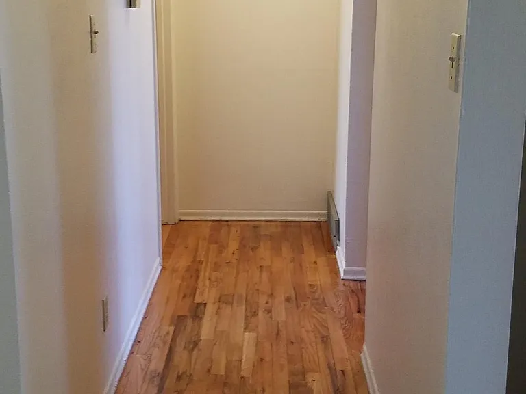 2103 Bartlett St — Photo 8