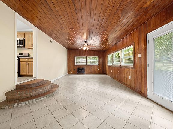 3rd image of 812 Marvin Ave