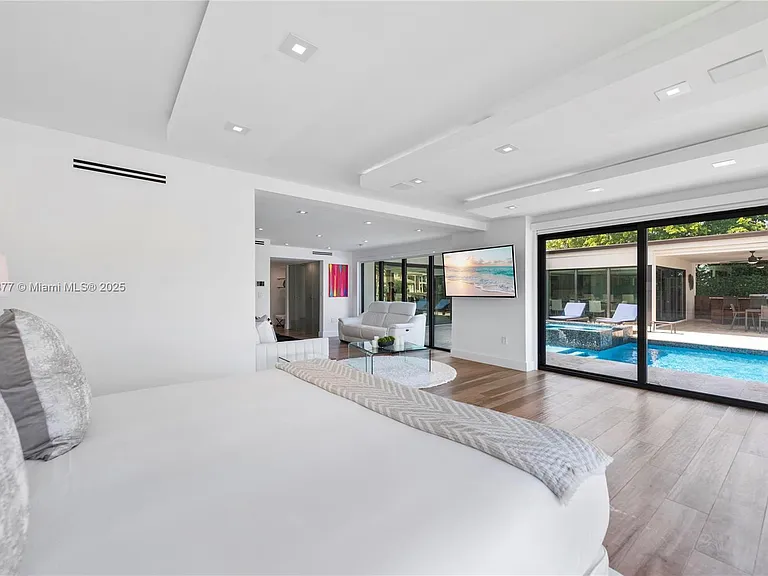 1025 Diplomat Pkwy — Photo 54