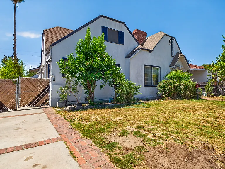 122 E Linda Vista Ave — Photo 2
