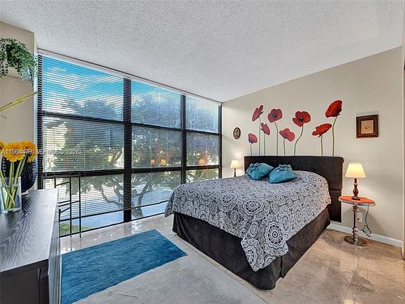 4th image of 1000 Parkview Dr APT 231