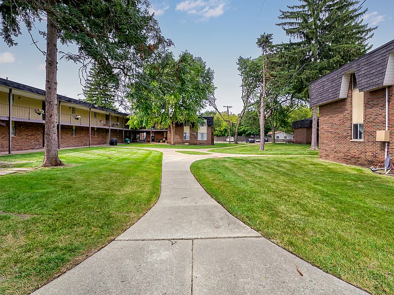 Waverly House Apartments — Photo 8