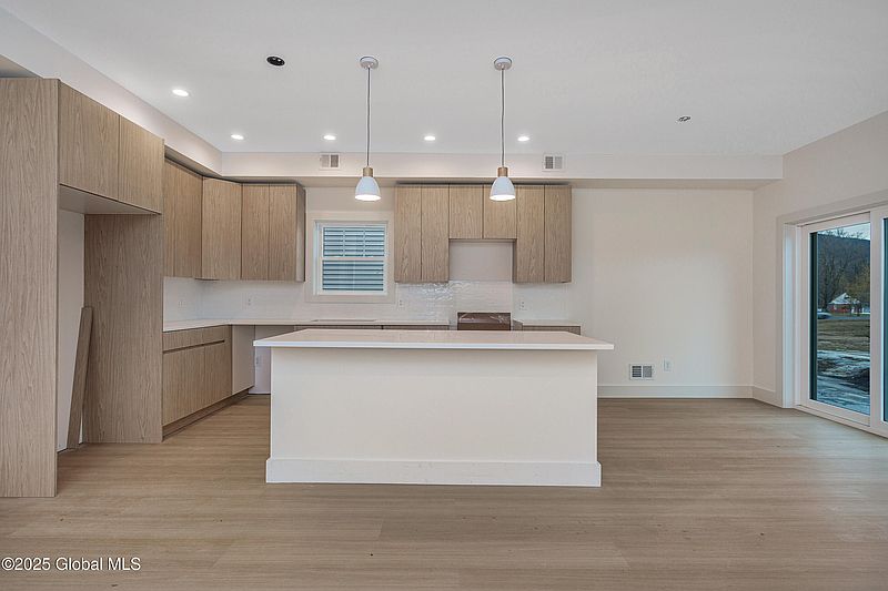4th image of 133 Marjorie Lane #4