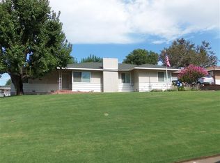 1616 Country Club Dr, Bakersfield, CA