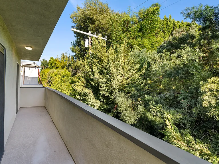 13046 Moorpark St #204 — Photo 15