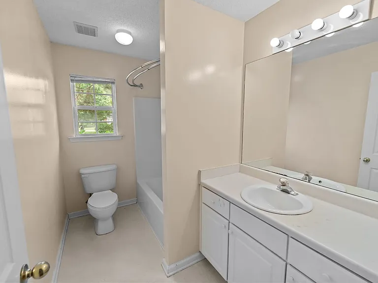 119 Pampas Dr — Photo 32