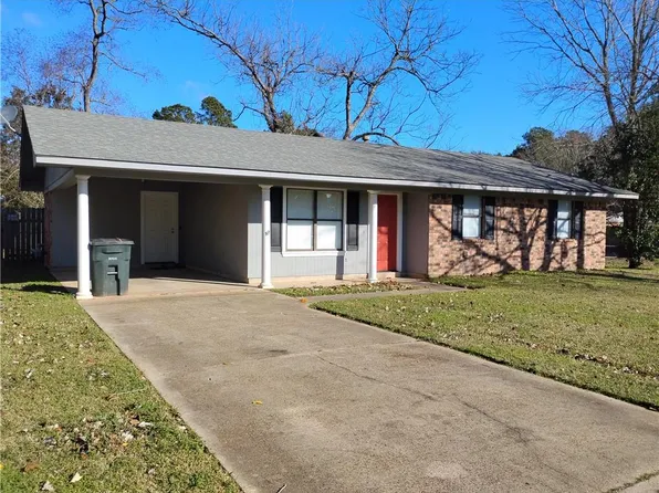 906 Parkway Dr, Natchitoches, LA 71457