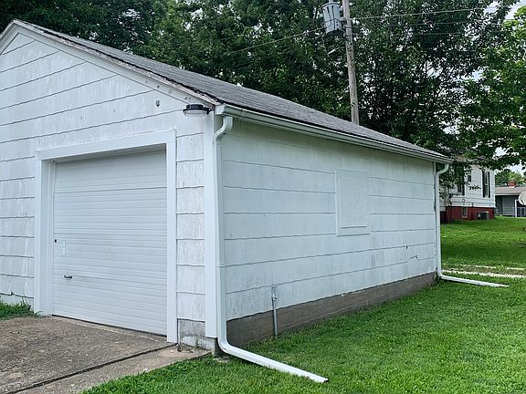 Shared Garage - Single car access only