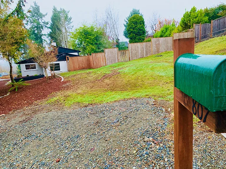 807 Birch St — Photo 6