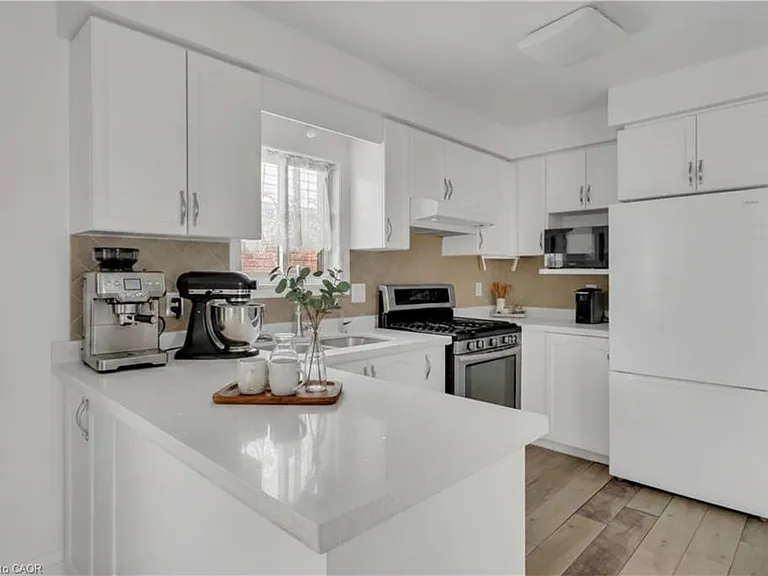 347 Keewatin Ave #MAIN LEVEL — Photo 5