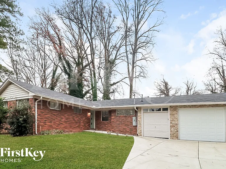 3453 Woods Dr — Photo 1