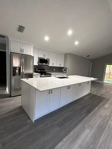 3 bed, 2.0 bath, 1365 sqft, $3,500 — Photo 4