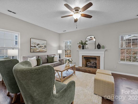 3rd image of 118 Meadow Pond Ln