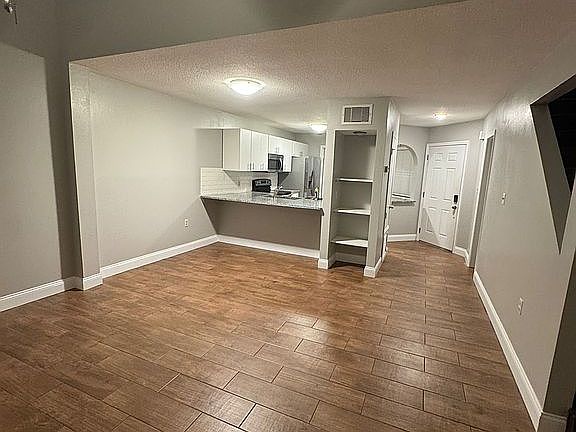 4th image of 5082 Ernst Ct