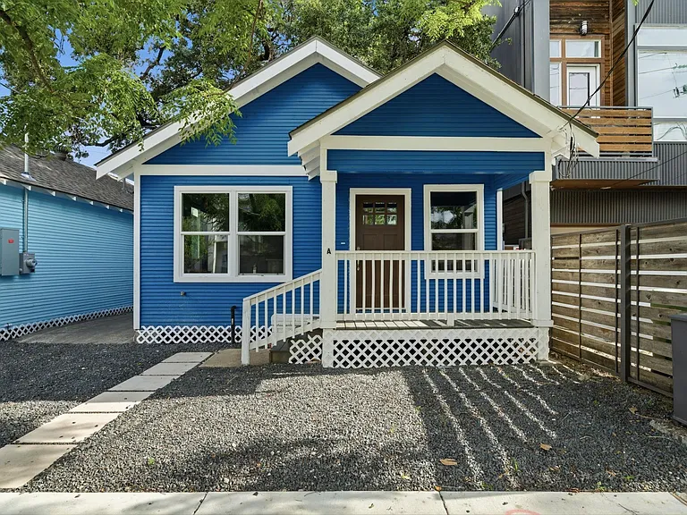 1210 Crockett St — Photo 3