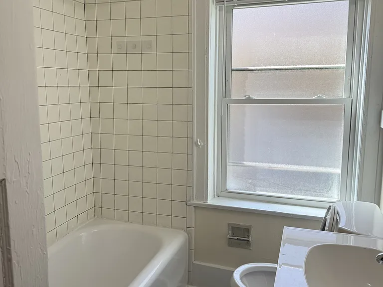 1310 Glendale Ave — Photo 10