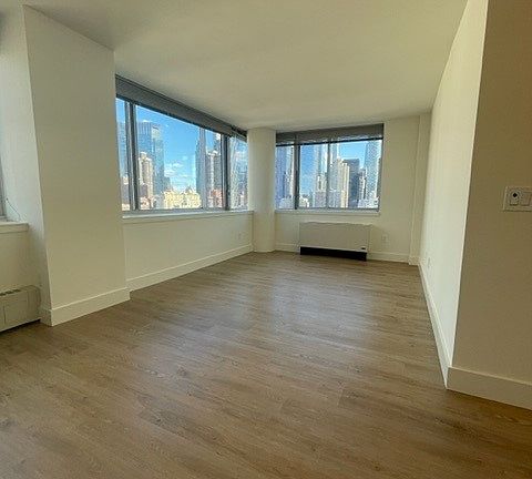 5th image of 510 W 52nd St APT 21F