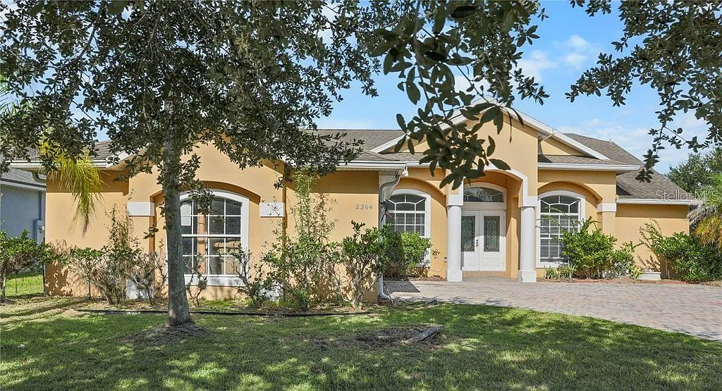 4 bed, 3.0 bath, 2233 sqft, $2,400 — Photo 1