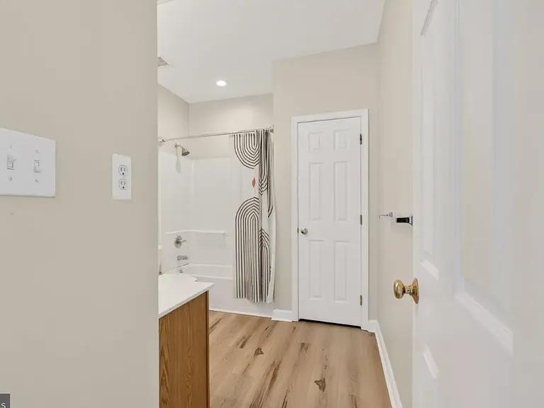 124 Sandridge Ct — Photo 10