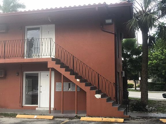 4th image of 1333 NW 15th St #8