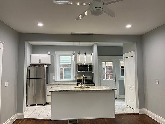 3rd image of 2225 Jefferson Ave #1