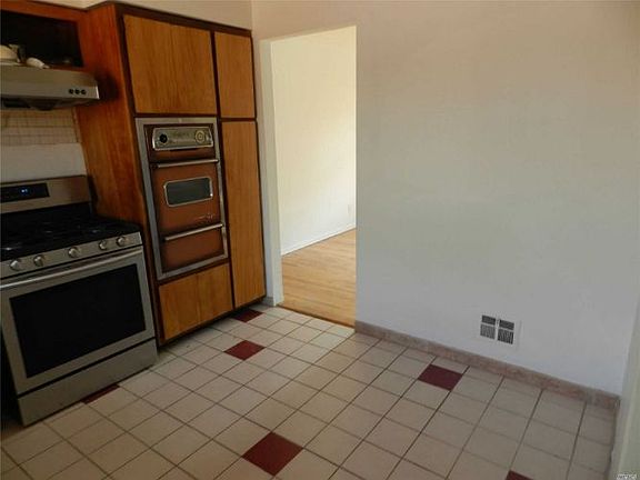 5th image of 24960 Beechknoll Ave