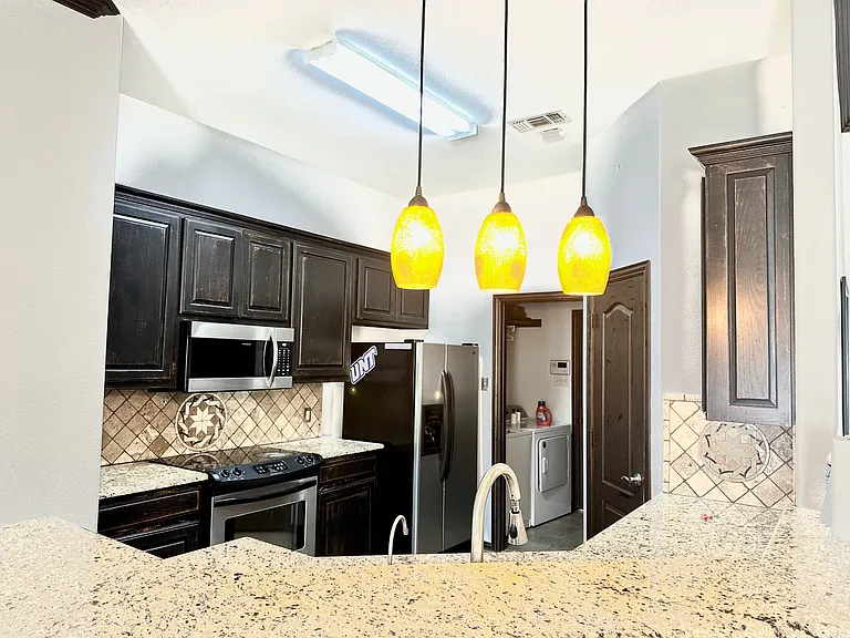9008 Winding River Dr — Photo 5