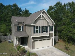 407 Pebble Shore Dr, Sneads Ferry, NC 28460