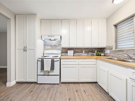 5th image of 5909 Riley Dr